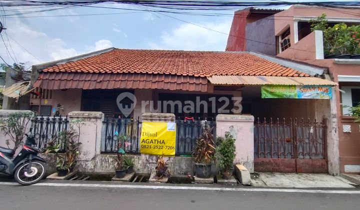 DIJUAL Rumah Tua di Utan Kayu hadap Barat Daya