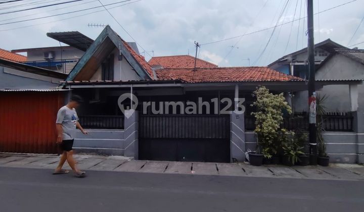 DIJUAL Rumah Akses Jalan 2 Mobil di Kayu Manis