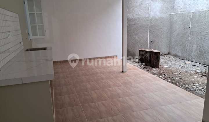 Nice and strategic house, 113 meters wide, already has SHM, 2-car carport, Griya Loka Sector 1.4 BSD. 2