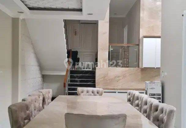 Rumah cantik 3 lantai siap transaksi ada swimming Pool Delatinos BSD  2