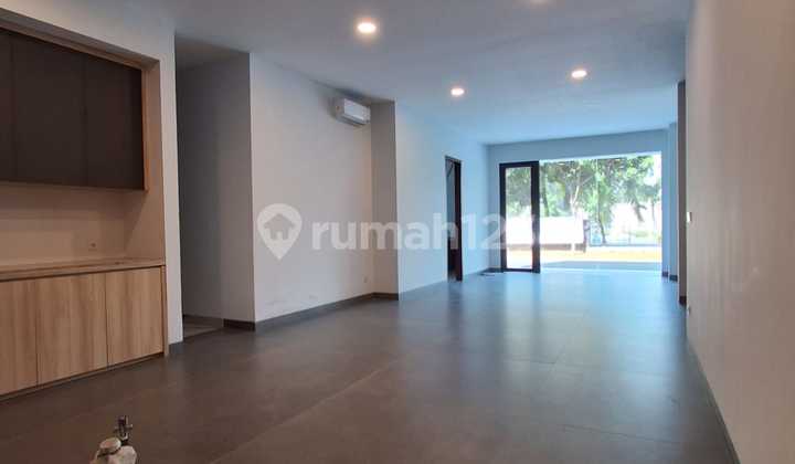 Rumah Baru 3 Lantai Semi Furnished Siap Huni View Sport Club Palmyra Alam Sutera 2