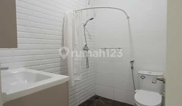 Rumah Baru Cantik Unik 4 Kamar Tidur bisa KPR Selatan Eminent Bsd 2