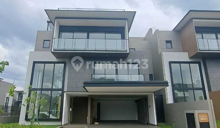 Only a few 4-story houses left, premium location Layton Navapark BSD.