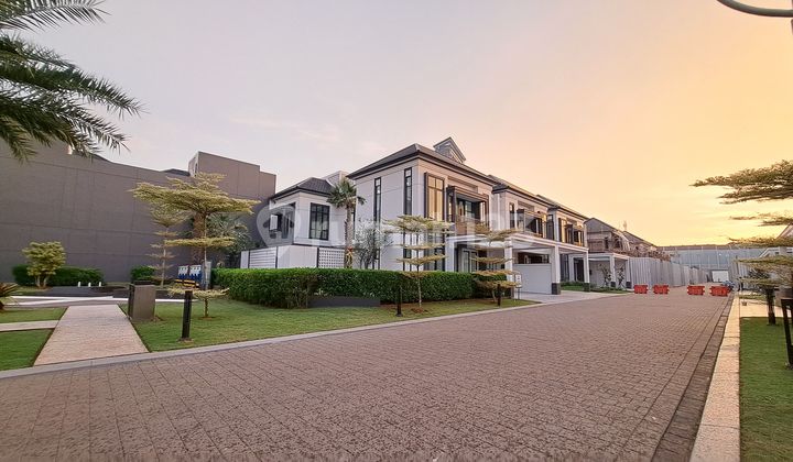 Rumah unit ready dijual lebar 12 meter posisi hoek kosongan posisi boulevard Matera Residences paramount gading serpong