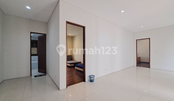 Two-story house strategic location Jl. Kerinci Kebayoran Baru South Jakarta 2