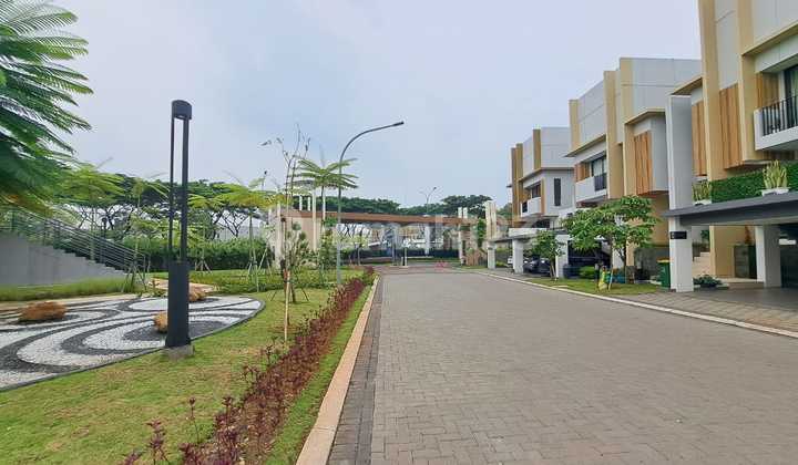 Rumah 3 lantai ada attic start 9M-an lebar 10 Blizfield BSD City 2