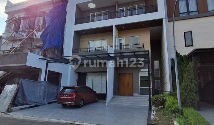 Rumah Baru 3 Lantai Semi Furnished Siap Huni Onyx Alam Sutera