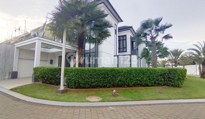 New fully furnished house, ready to move in, just bring your suitcase, super strategic location at Matera Residences Gading Serpong.