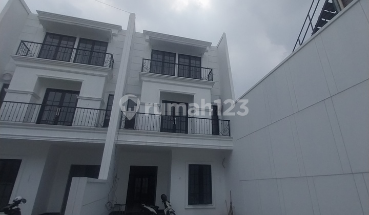 Rumah Siap Huni Di Dekat Tb Simatupang.jakarta Selatan 2