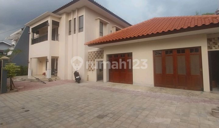 House Suitable for Residence or Radio Office in South Jakarta House Suitable for Residence or Radio Office in South Jakarta