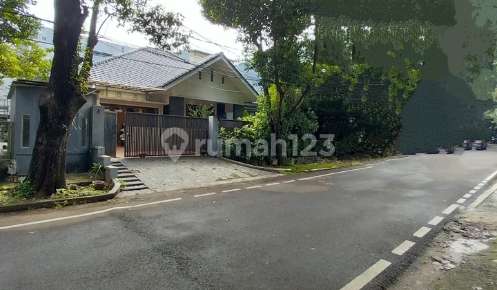 Rumah Strategis Dekat Pusat Perbelanjaan Blok M Jakarta Selatan