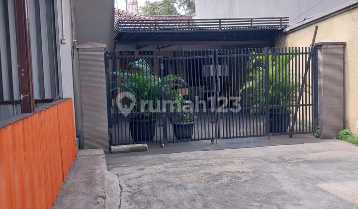 Location of the House Right on the Main Road Near Parung Serap Ciledug 2