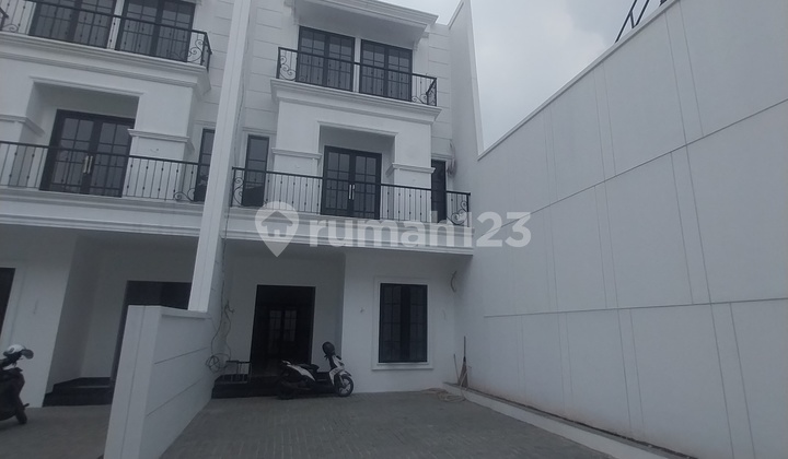 Rumah Siap Huni Di Dekat Tb Simatupang.jakarta Selatan