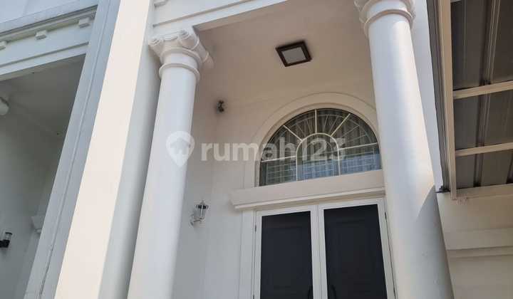 Dijual Rumah Siap Huni 3 Lantai Lokasi Damar Golf Pik, Luas 8x18