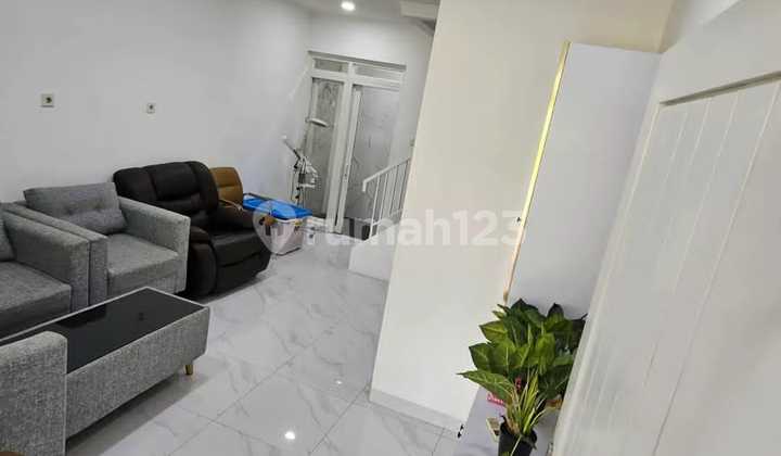 Dijual rumah park residence palem jakbar