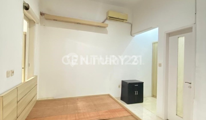 For Sale Nice Strategic Ready-to-Occupy House in Kemang, South Jakarta 2