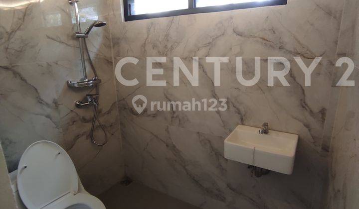 kamar mandi rumah di cluster  puri town