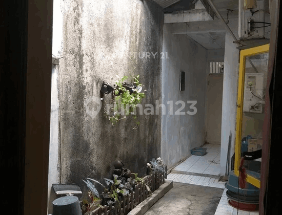 Rumah Strategis Harga Menarik di Depsos Bintaro Pesanggrahan 2