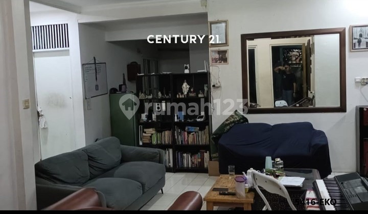 For Sale: Nice Ready-to-Live House in Ciputat, Tangerang 2