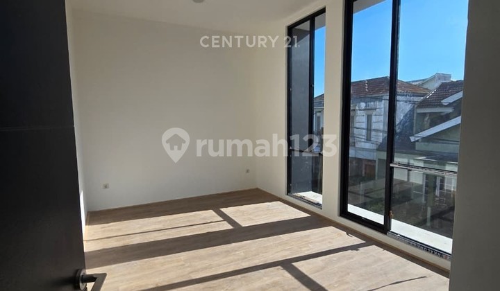 Dijual Rumah Baru Modern Tropical di Sektor 9 Bintaro Jaya 2