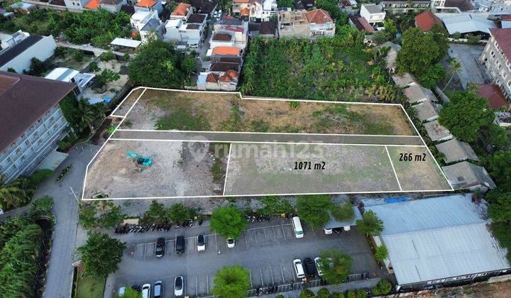 Tanah kavling di Seminyak - Lingkungan villa dan Hotel 1