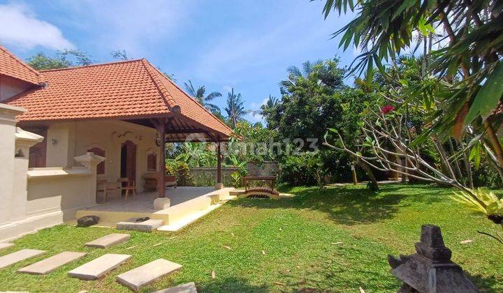 Cheap Villa in Kemenuh Gianyar Near Ubud 3 Bedrooms 1500m2 1