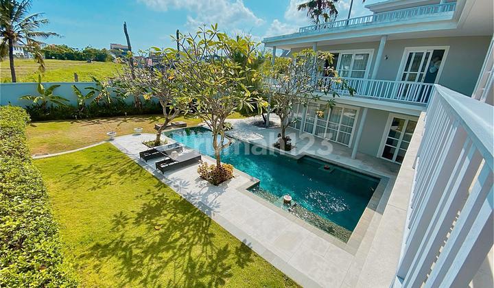 Villa Mewah Bergaya American Hamptons 4 Bedrooms 2