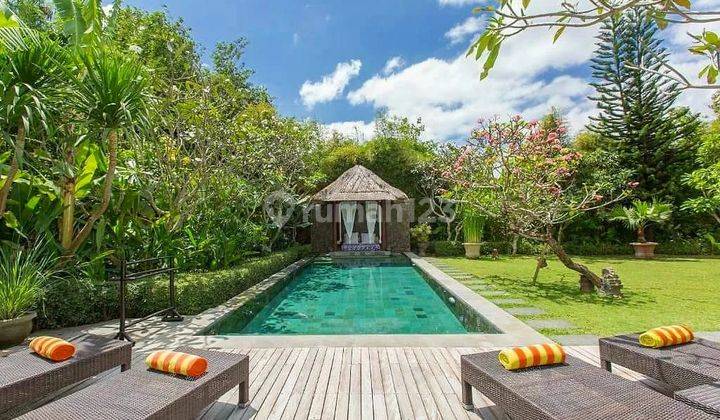 Villa di Kerobokan , Badung, Bali Modern Kontemporer Style