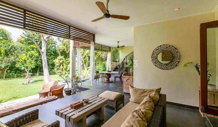 Villa di Kerobokan , Badung, Bali Modern Kontemporer Style
