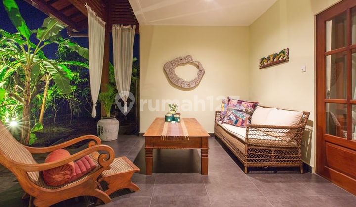 Villa di Kerobokan , Badung, Bali Modern Kontemporer Style