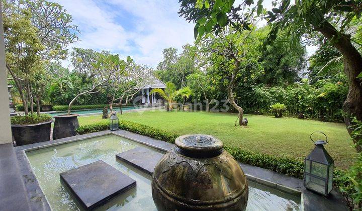 Villa di Kerobokan , Badung, Bali Modern Kontemporer Style