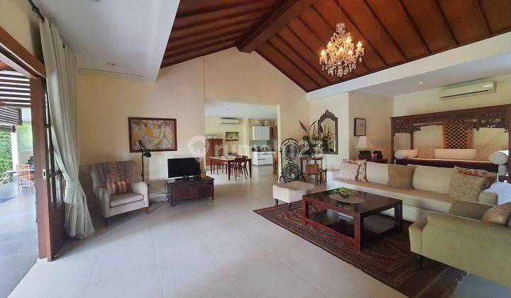 Villa di Kerobokan , Badung, Bali Modern Kontemporer Style