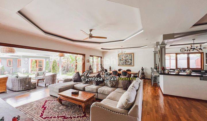 Luxury Villa di Merthanadi , Kerobokan , Badung One Gate