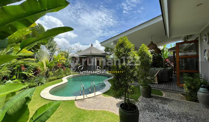 Luxury Villa di Merthanadi , Kerobokan , Badung One Gate