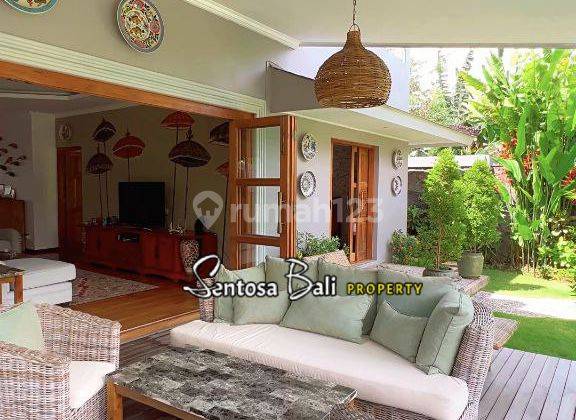 Luxury Villa di Merthanadi , Kerobokan , Badung One Gate
