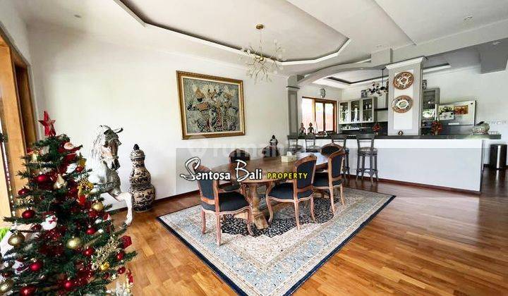Luxury Villa di Merthanadi , Kerobokan , Badung One Gate