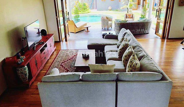 Luxury Villa di Merthanadi , Kerobokan , Badung One Gate