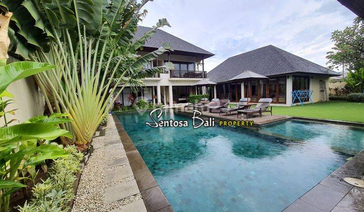 Luxury Villa At Main Road Batu Belig Kerobokan Near The Beach 1