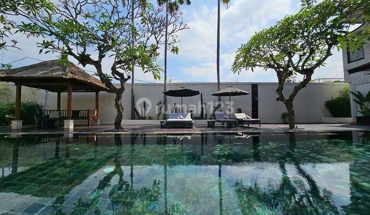 Luxury Villa di Batu Belig Kerobokan Dekat Pantai 1