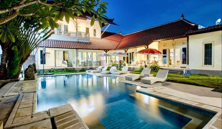 Rumah Villa 10 Kamar Luas 806m² di Mumbul Nusa Dua Bali