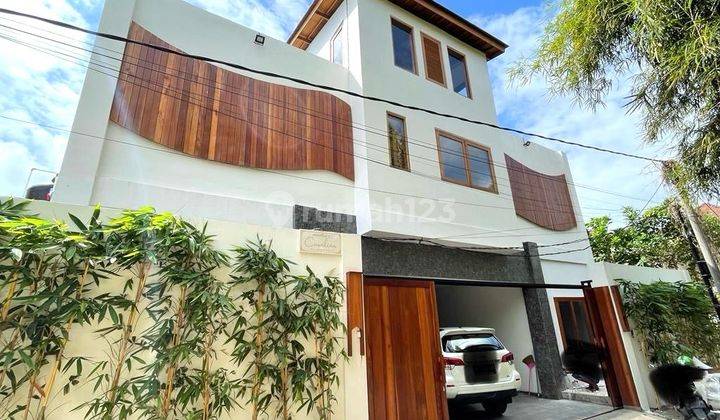 Modern 4 Bedrooms Villa 500m² Purigading Jimbaran , With View 1