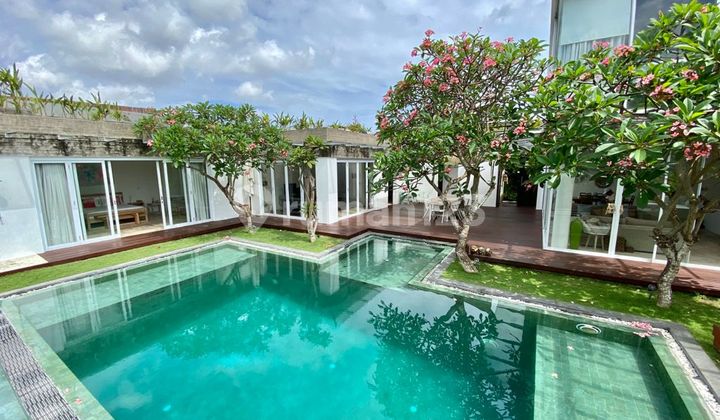 Luxury Villa Bumbak Umalas 3 Bedrooms 495M² 2