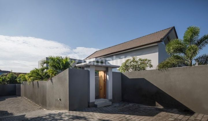 Industrial style villa in Tegal Cupek Umalas, 5 bedrooms, area 500m²