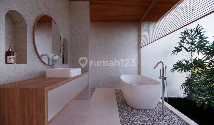 3 Bedrooms Villa 180m² in Berawa Canggu 2