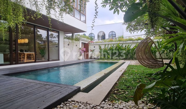 Modern 3BR 300m² Villa in Umalas Kerobokan