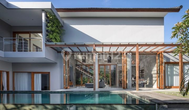 Industrial style villa in Tegal Cupek Umalas, 5 bedrooms, area 500m²