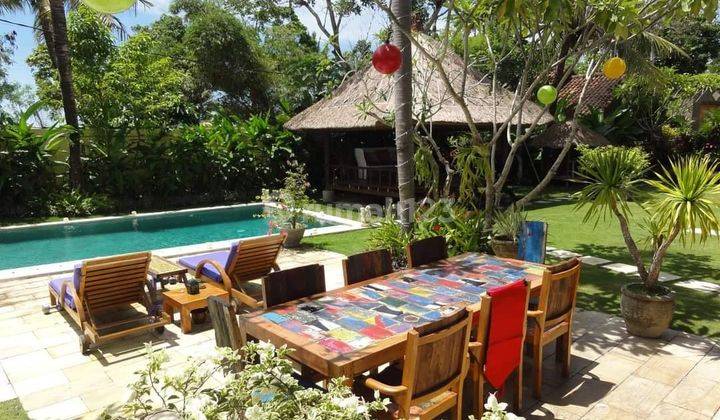 Traditional Balinese Style Villa 5 Bedrooms 1250m² In Berawa Canggu 1