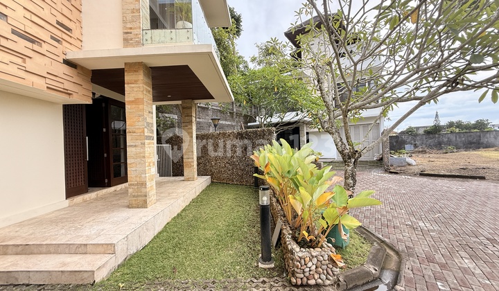 Villa in Jimbaran Cluster Area 3 Bedrooms 281M2