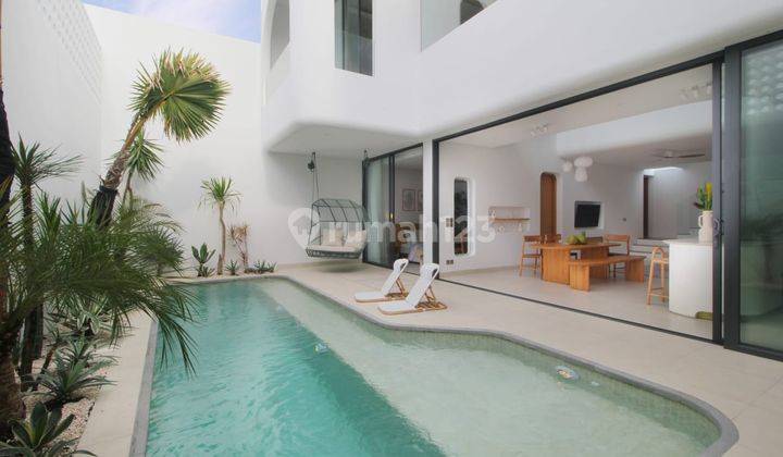 Luxury Modern 3 Bedrooms Villa 173m² Berawa Canggu , Dekat Pantai 1