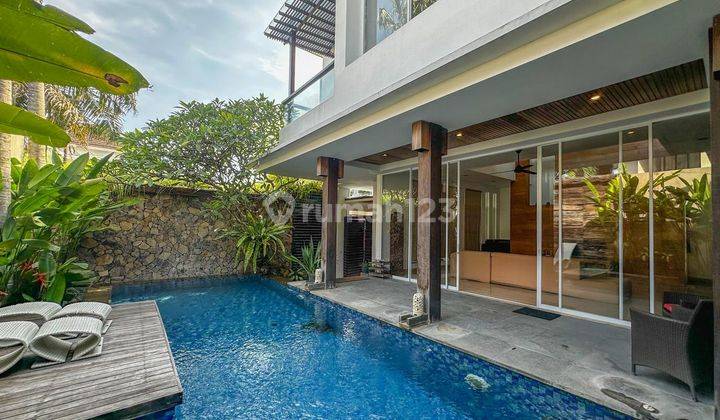 Freehold 4 bedrooms Villa 325m2 in Kerobokan Near seminyak 1